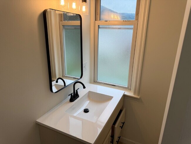 Building Photo - "Charming 3-Bedroom Retreat with 1.5 Baths on Main St in Lykens, PA!"