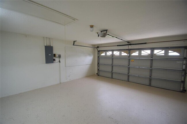 Building Photo - 5955 Chickadee Dr