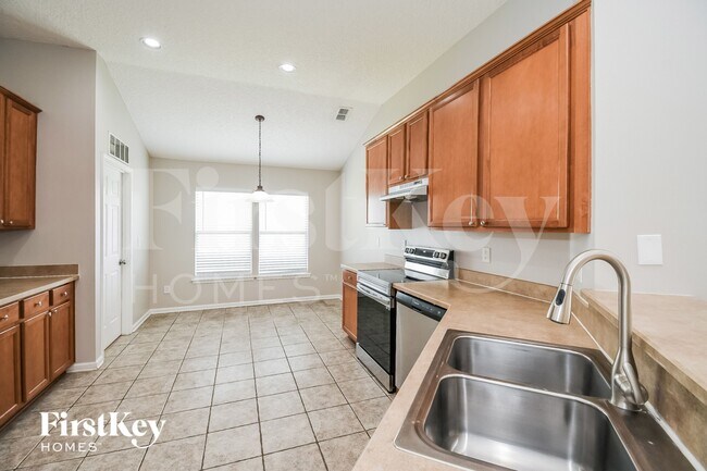 Building Photo - 2402 Bentshire Dr