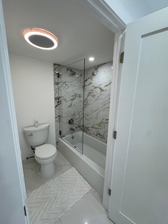 Building Photo - 20515 E Country Club Dr