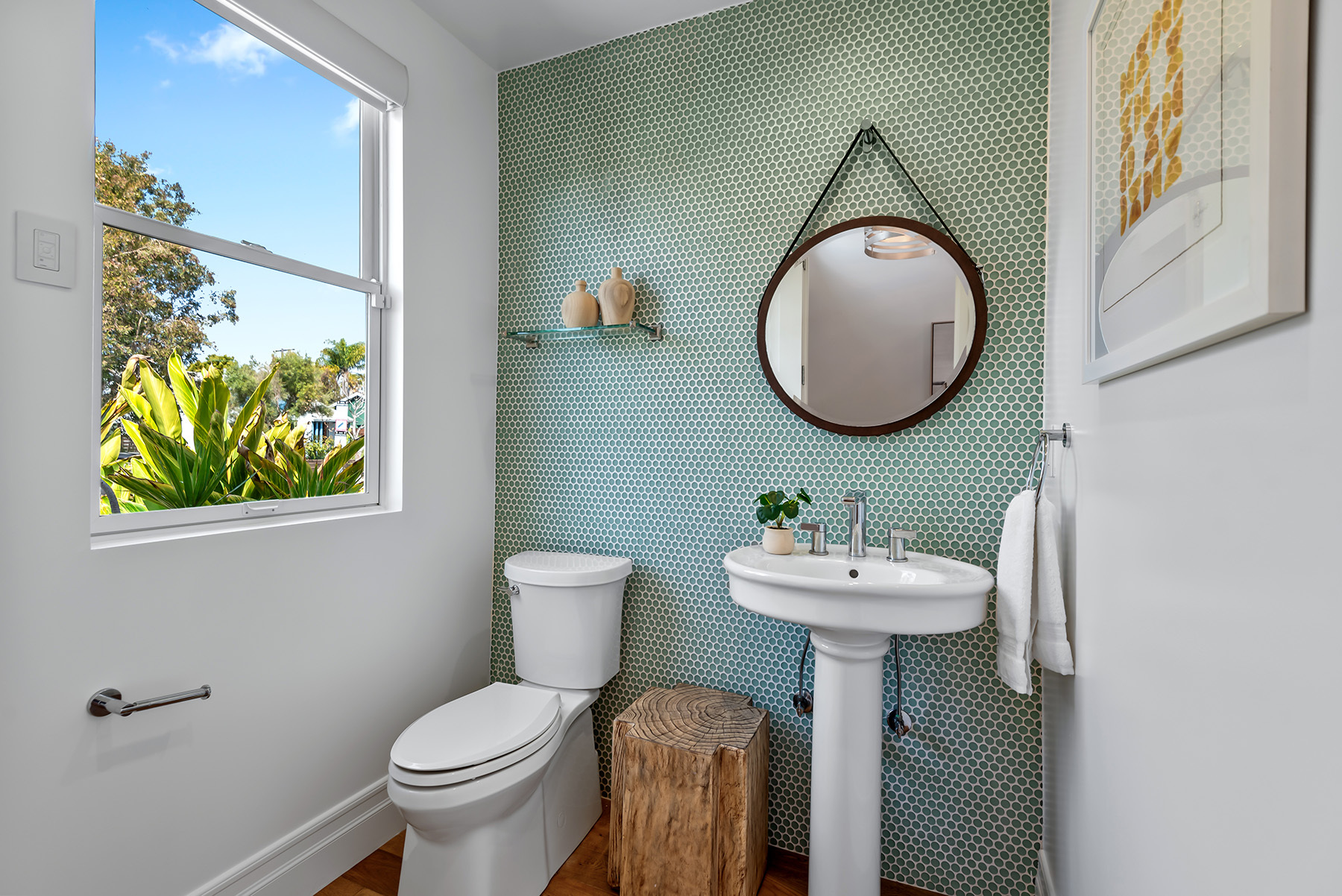 Powder Room - 846 Warren Ave