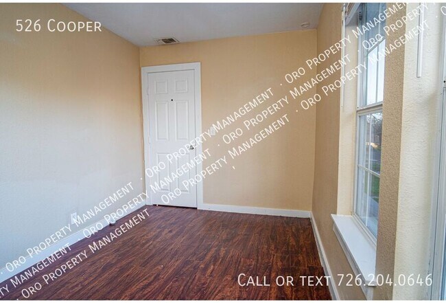 Building Photo - 526 Cooper-