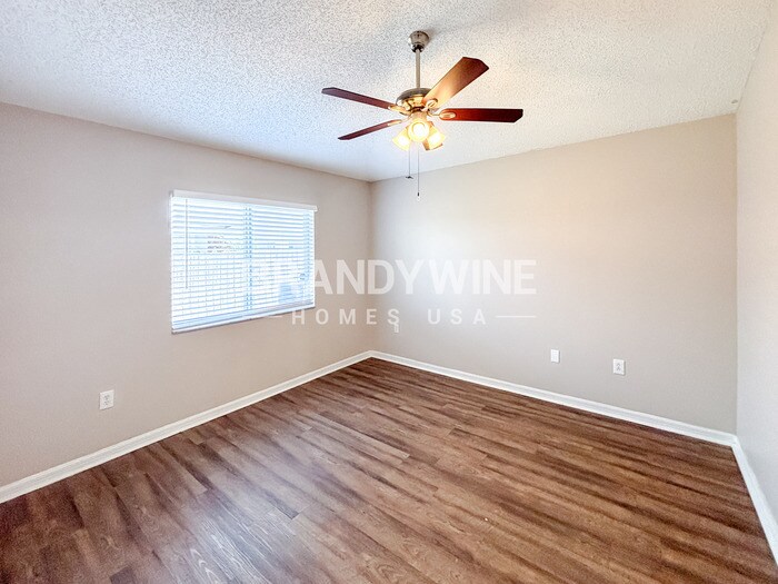 Building Photo - 11750 Lynmoor Dr