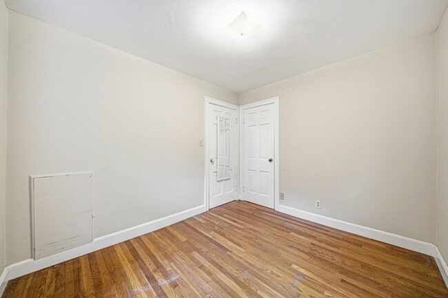 Building Photo - 33 Harvard St