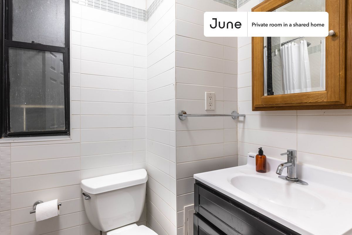 Building Photo - Private bedroom in 2 bed/1 bath Home