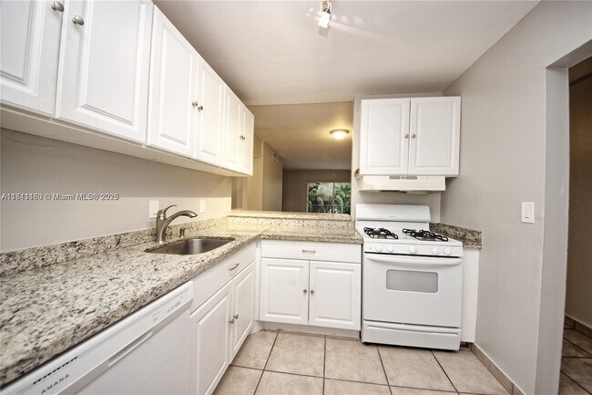 Building Photo - 6886 N Kendall Dr