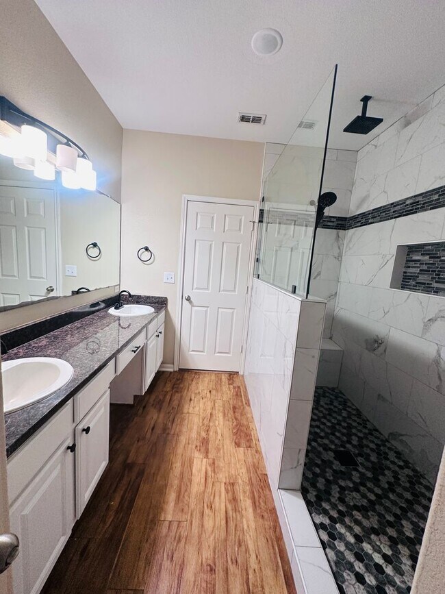 Building Photo - 6017 Tapestry Dr