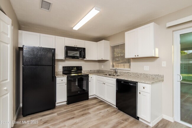 Building Photo - 674 Altamira St NW