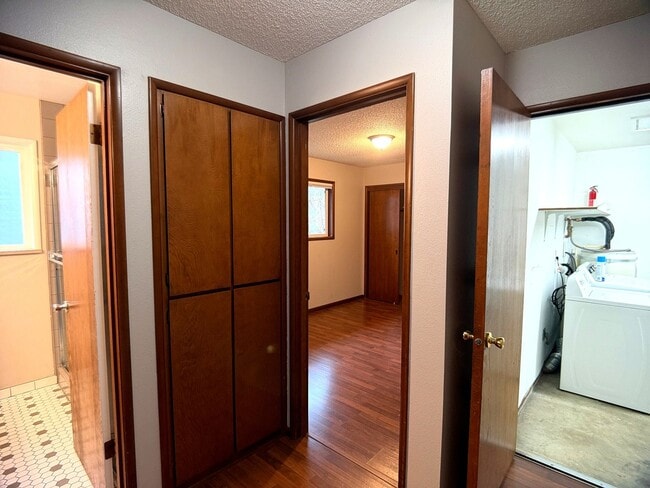 Building Photo - 615 E 22nd St