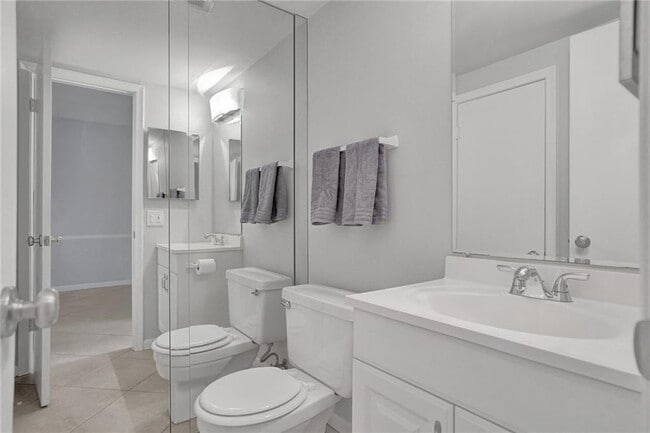 Building Photo - 12 NE 20th Ct