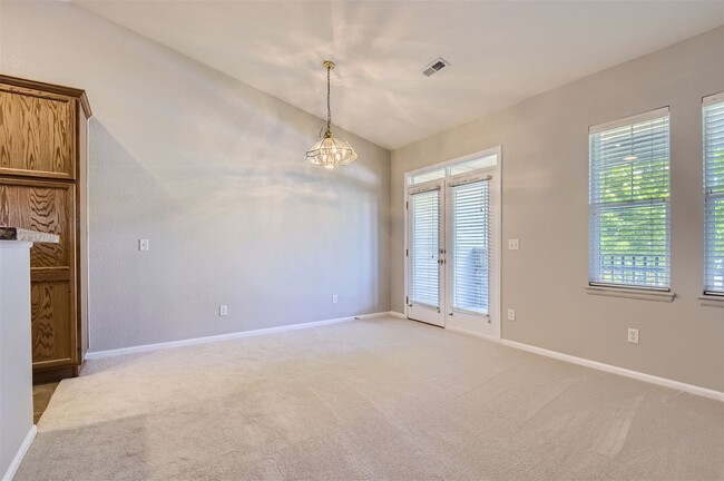 Building Photo - Newly Updated 3 Bedroom, 2 Bath Townhome I...