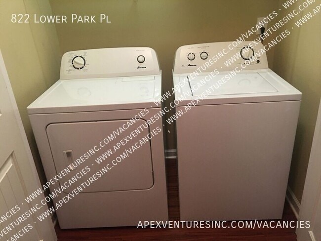 Building Photo - 822 Lower Park Pl