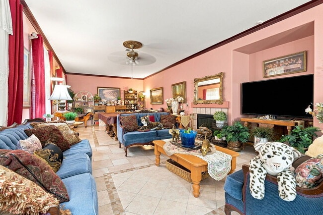 Building Photo - Spacious 4-Bedroom Home in Lancaster