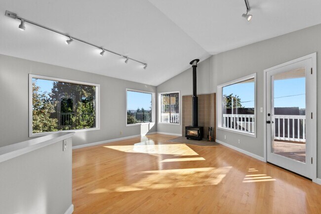 Building Photo - 3Bd/2.5Ba Seattle House