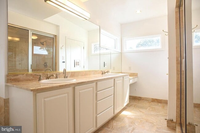 Building Photo - 7025 Chesapeake Harbour Dr E