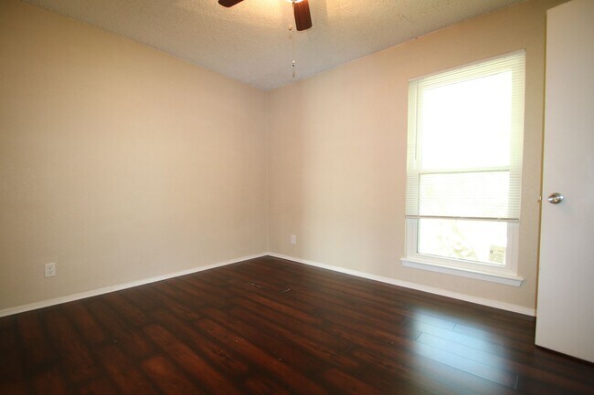 Building Photo - 3732 Bonnie Dr