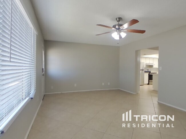 Building Photo - 3727 E Dahlia Dr