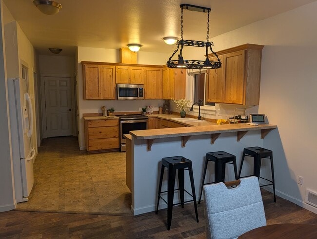 Building Photo - 3BR/2.5BA Peaceful Retreat on 1.5 Acres w/...