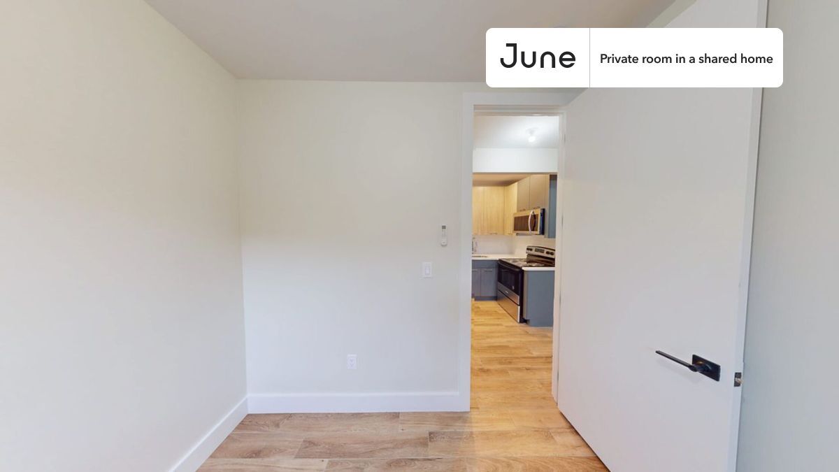 Building Photo - Room in Shared 3 bed/2 bath home