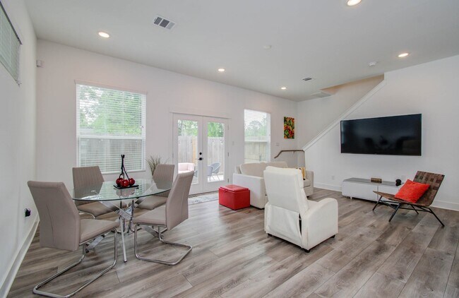 Building Photo - 970 Highland Sound Ln
