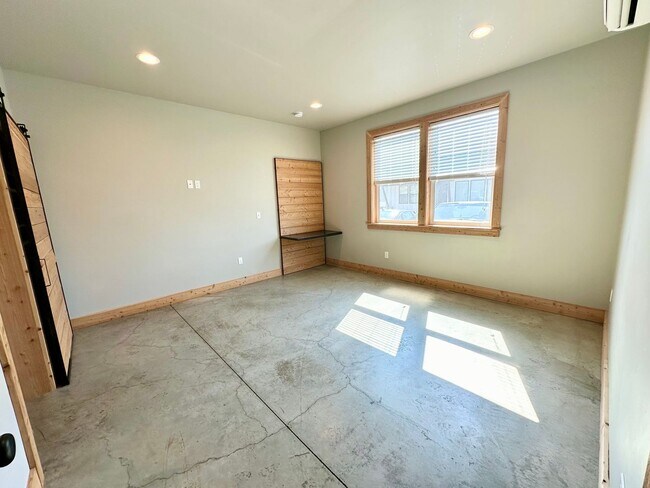 Building Photo - 121 E 26th Ave