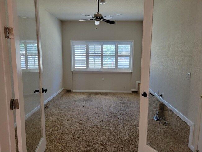Building Photo - 1594 Dawnview Dr