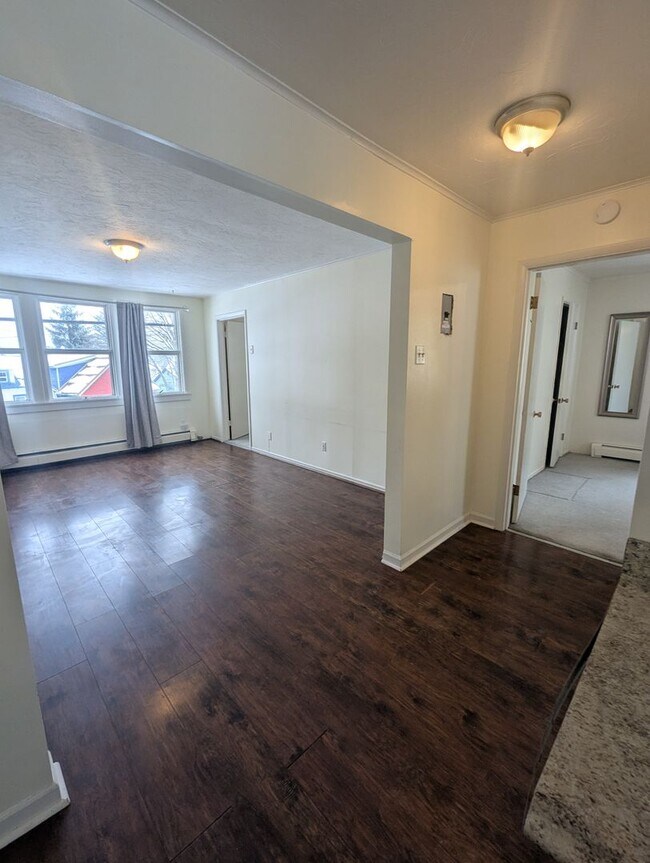 Building Photo - 312