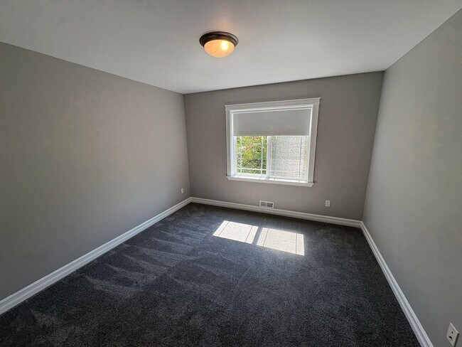 Building Photo - 2504 Fir Crest Blvd