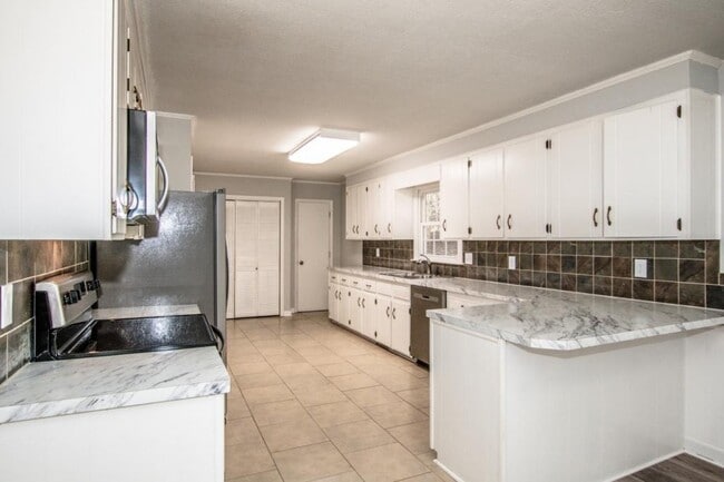 Building Photo - 2089 Rock Springs Cir