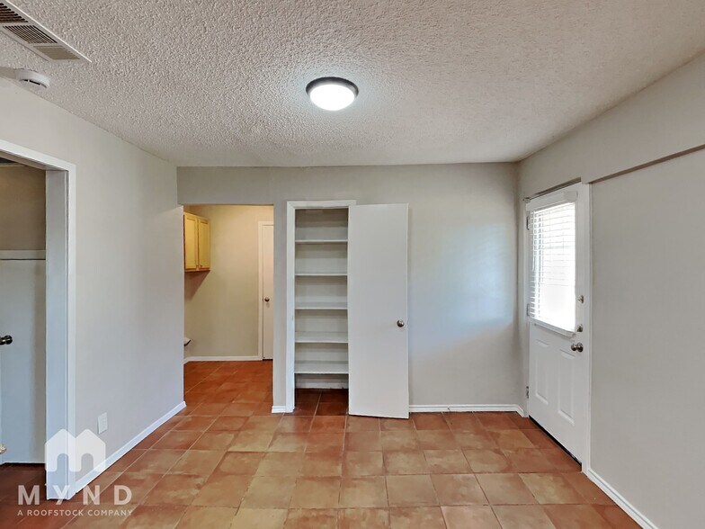 Building Photo - 605 Pyramid Dr
