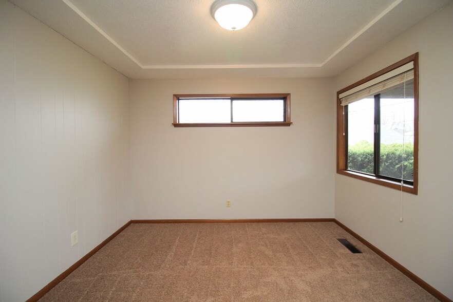 Building Photo - 230-230 SE 52nd Ave