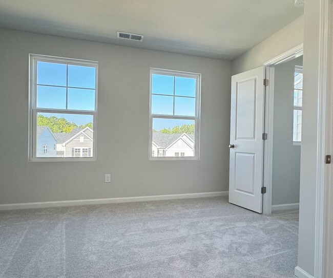 Building Photo - 4 Bedroom 3.5 Bath for Rent