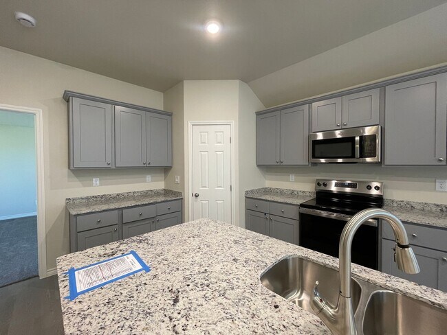 Building Photo - Limited-Time Move-In Special!