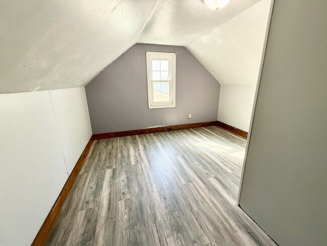 Building Photo - 533 Kirkpatrick Ave