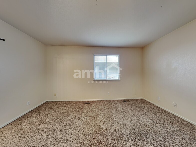 Building Photo - 582 W 91st Dr