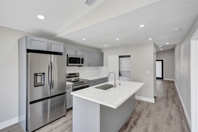 Building Photo - 2614 W 65th St