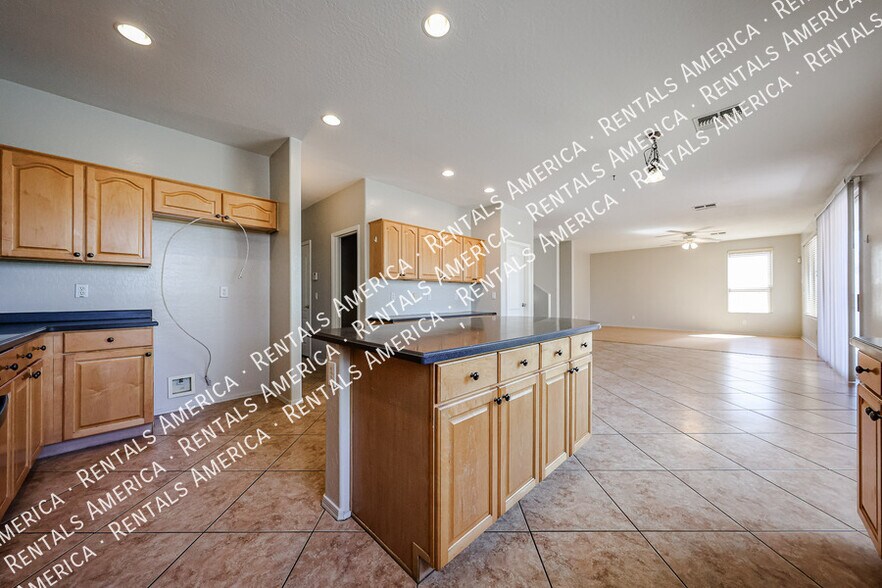 Building Photo - 1155 E Winchester Pl