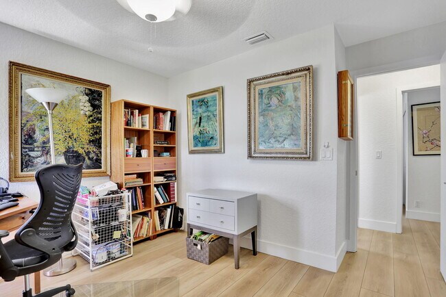 Building Photo - 2850 Carambola Cir S