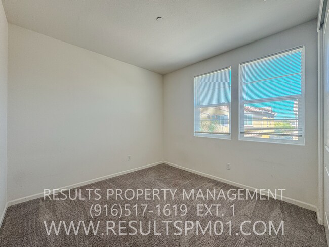 Building Photo - 136 Lily Bay Cir