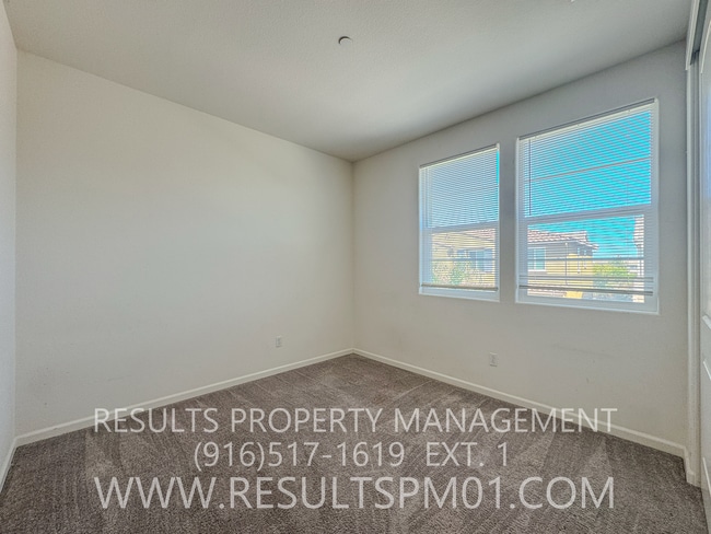 Building Photo - Gorgeous luxury Home! Great price! Spaciou...