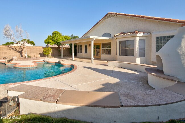 Building Photo - 9859 W Potter Dr