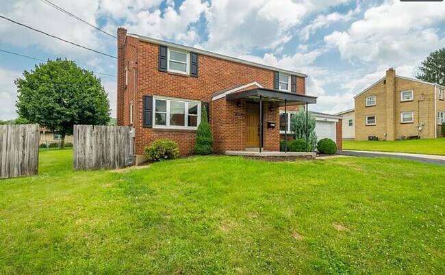 Building Photo - BEAUTIFUL HAVEN!  MOVE-IN READY 3 BEDROOM,...
