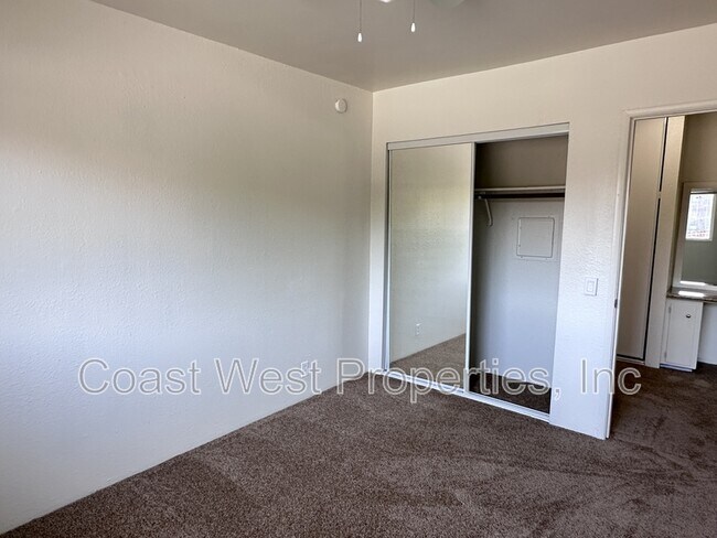 Building Photo - 4377 W Point Loma Blvd