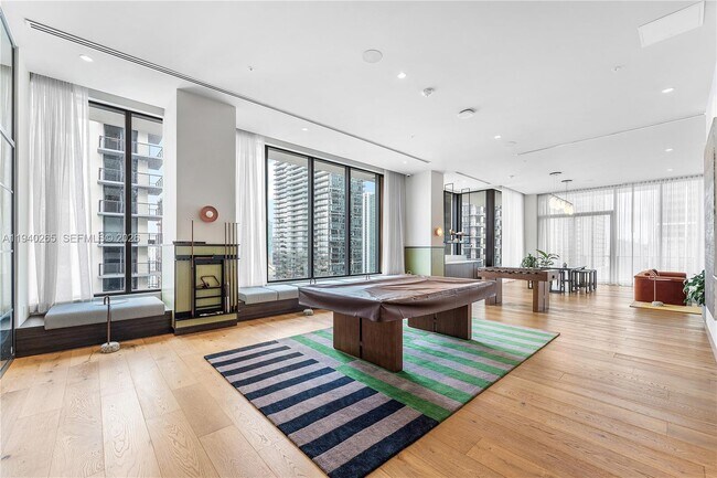 Building Photo - 11 NE 6th St