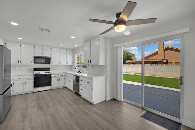 Building Photo - Step into this charming 3-bedroom, 3-bathroom home that has so much to offer!