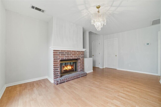 Building Photo - 1911 Cedar Bend Dr