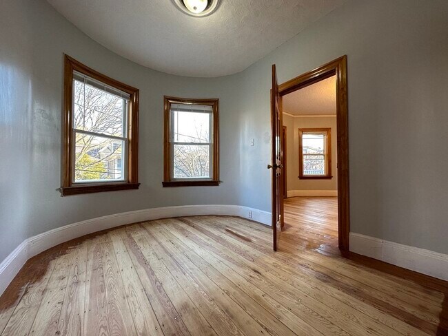 Building Photo - 56 Bakersfield St