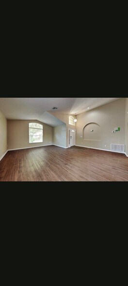 Building Photo - 6805 Waterton Dr