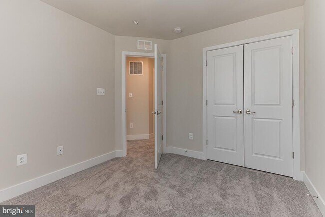 Building Photo - 8039 Blue Stream Dr