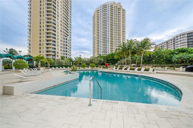 Building Photo - 888 Brickell Key Dr